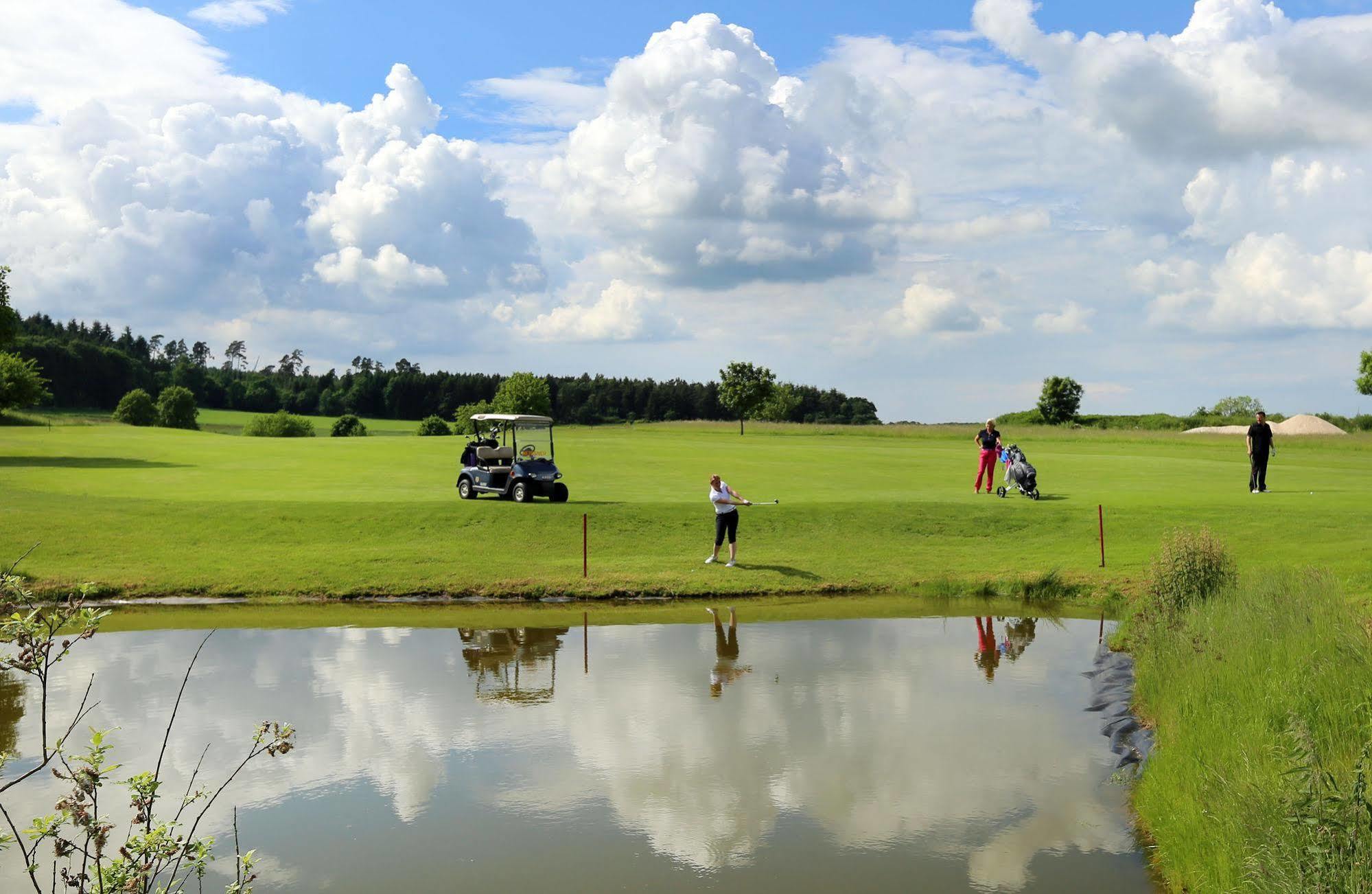 Apartments Golfpark Schlossgut Sickendorf Lauterbach المظهر الخارجي الصورة